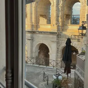 In Arles: De L'amphitheatre Apartment
